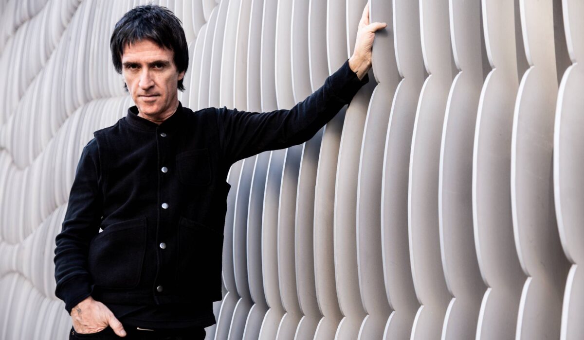 Johnny Marr helps Kneecap taking part in Glastonbury img