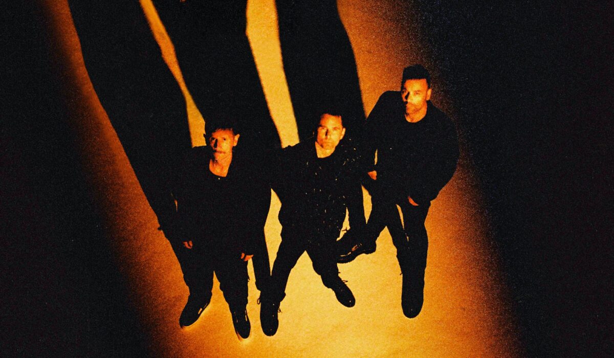 Take heed to Muse’s explosive new single ‘Unravelling’ img